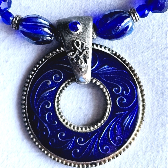 VINTAGE AZUL GLASS PENDANT NECKLACE - Picture 2 of 15